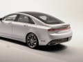 2017 Lincoln MKZ II (facelift 2017) - Photo 2