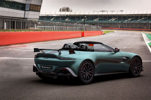 2020 Aston Martin V8 Vantage Roadster (2018) - Снимка 1