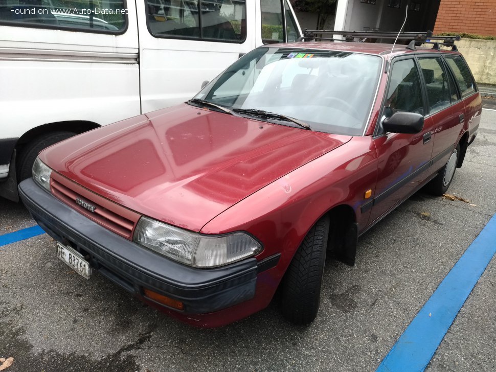 1988 Toyota Carina Wagon (T17) - Снимка 1