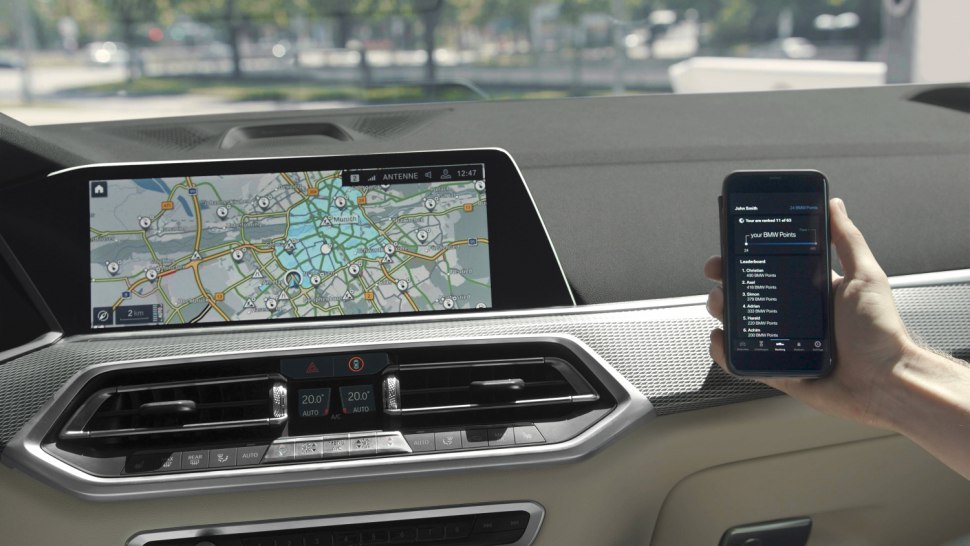 Уникалната услуга на BMW eDrive Zones е достъпна за повече водачи на plug-in хибриди на марката