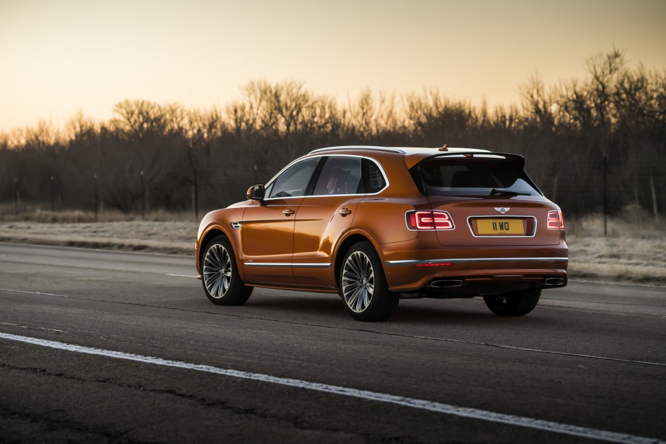 bentley Bentayga Speed заден профил