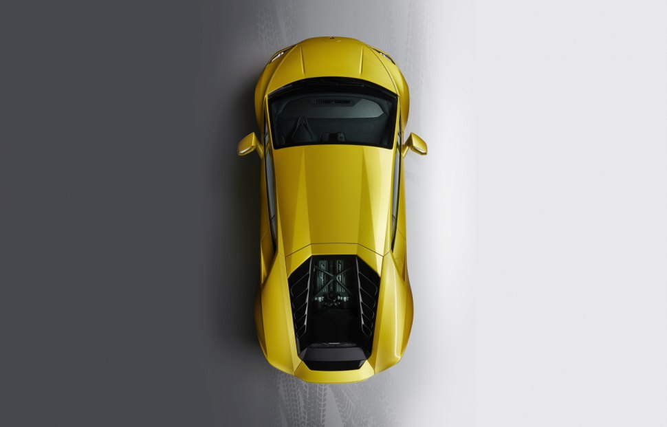 Поглед отгоре към 2021 Lamborghini Huracan EVO RWD