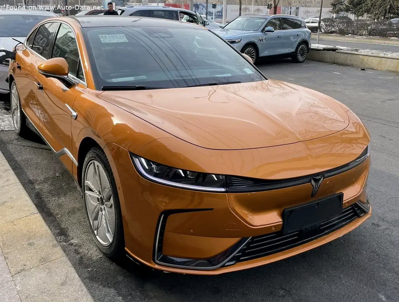 Voyah Passion 2023 1.5 TD (530 Hp) Plug-in Hybrid 4WD Voyah Passion 2023 1.5 TD (530 Hp) Plug-in Hybrid 4WD