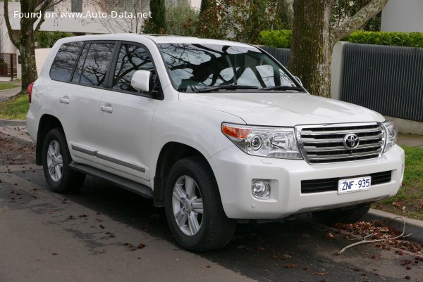 2013 Toyota Land Cruiser (J200, facelift 2013) - Photo 1