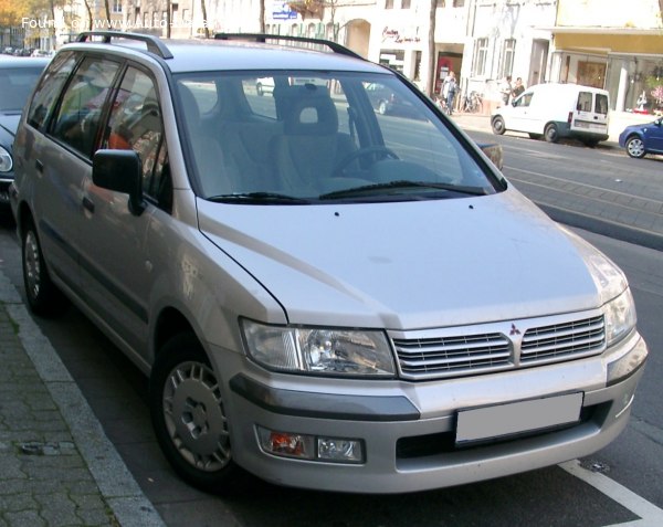 1998 Mitsubishi Space Wagon III - Fotografie 1