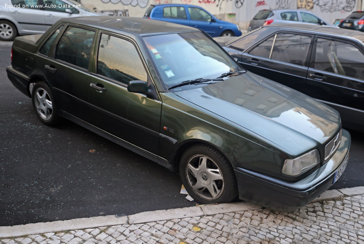 1994 Volvo 460 L (464) 1.9 Turbo-Diesel (90 Hp) | Technical Specs, Data, Fuel Consumption, Dimensions