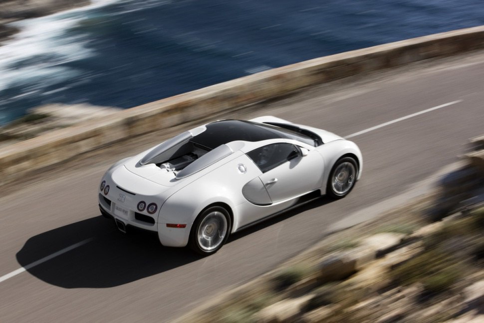 Bugatti Veyron - бял, отгоре