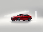 Jaguar XE 2019: made to stand out in the crowd