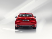 Jaguar XE 2019: made to stand out in the crowd