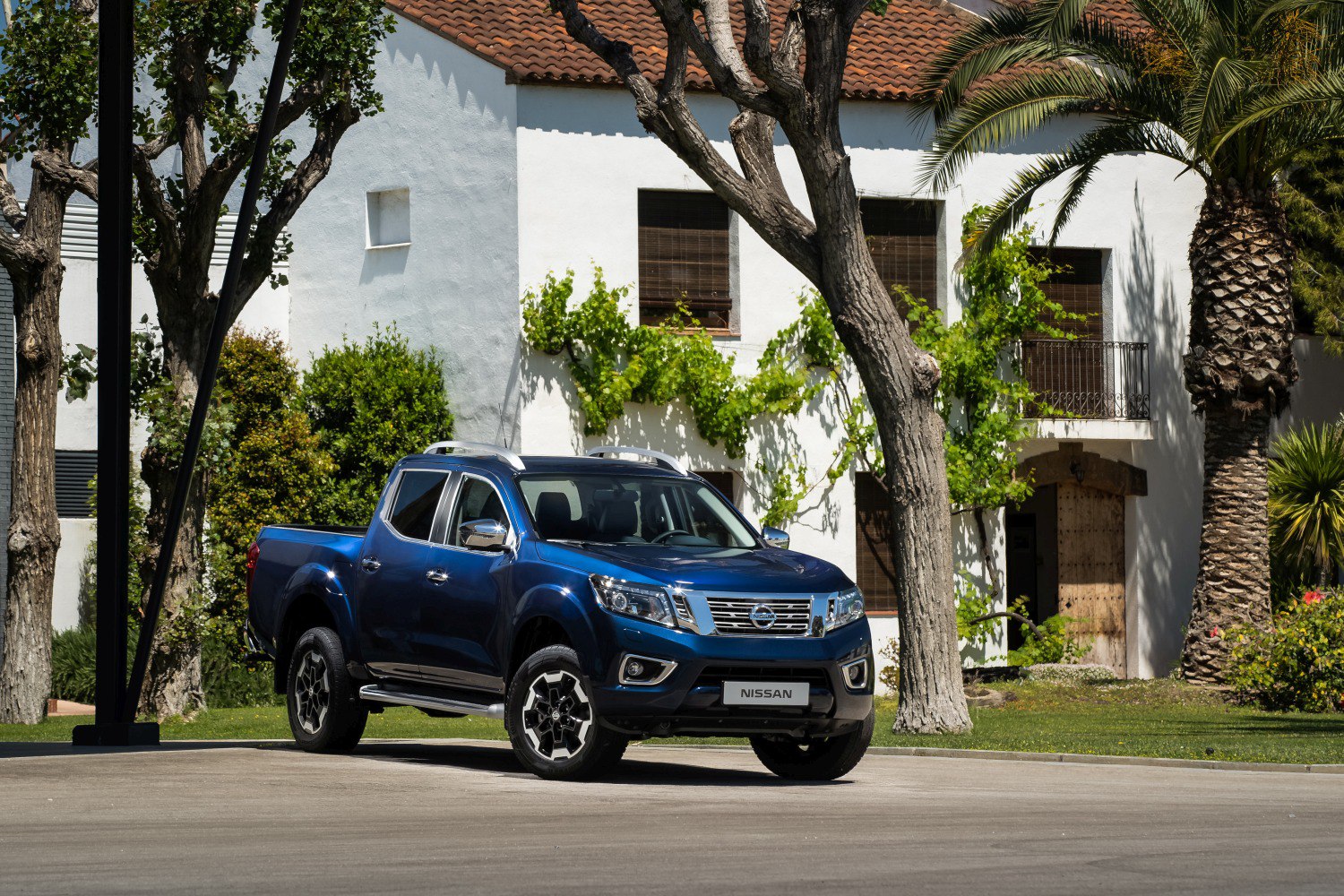 Nissan Navara D40 Double Cab 2.5 dCi specs, dimensions