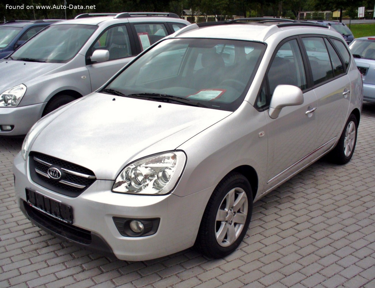 2006 Kia Carens II Dane techniczne, Zużycie paliwa, Wymiary