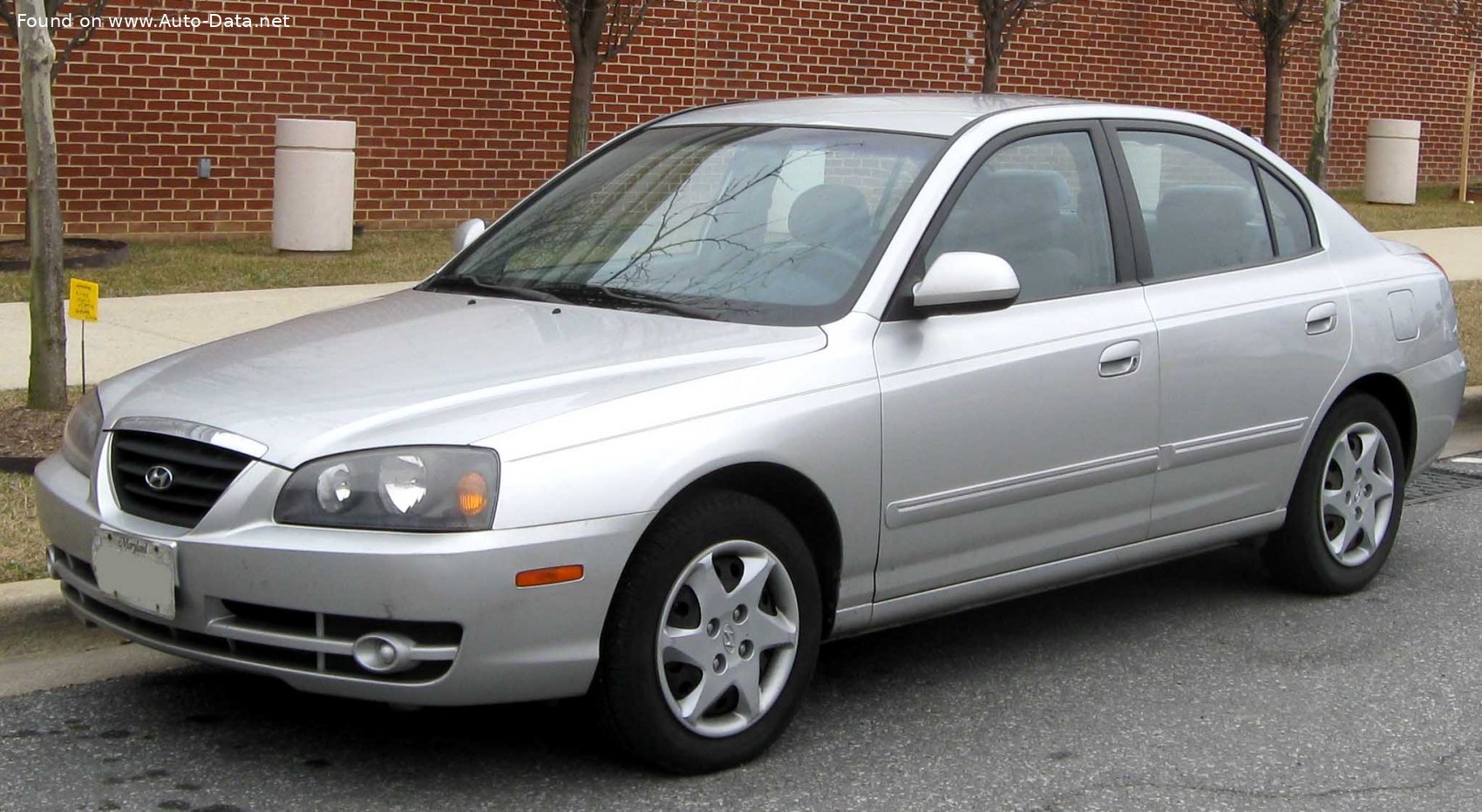 2001 Hyundai Elantra III 1.6 (107 CV) Ficha técnica y