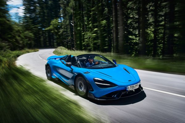 2022 McLaren 765LT Spider - Fotoğraf 1