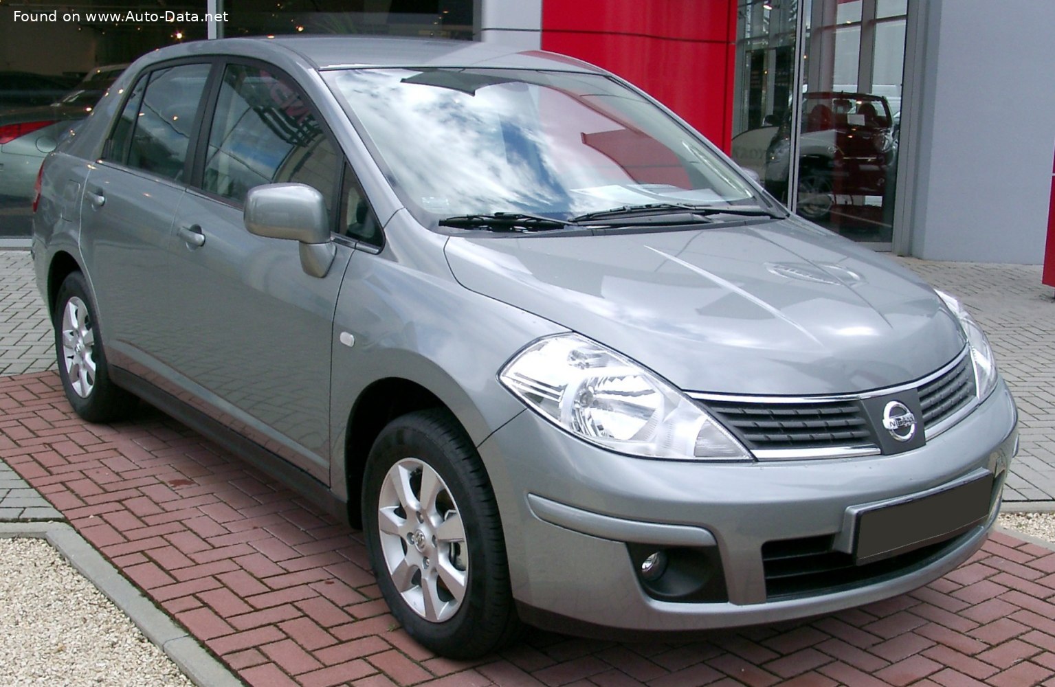 2004 Nissan Tiida Sedan 1.8i (126 CV) Ficha técnica y consumo , Medidas