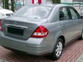 2004 Nissan Tiida Sedan - Снимка 2