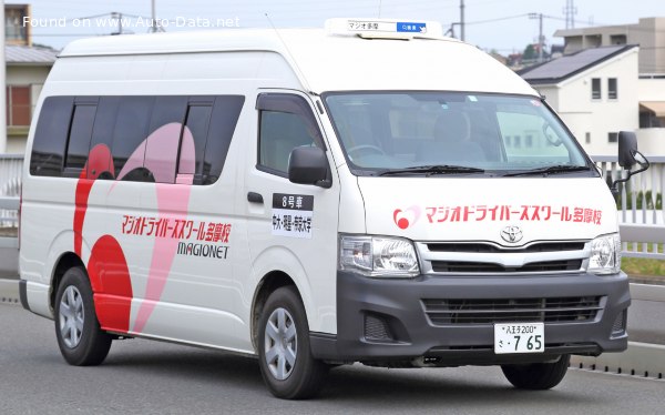 2010 Toyota HiAce V (H200, facelift 2010) Commuter - Bild 1