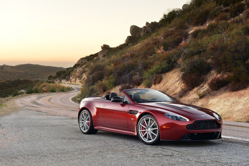 2016 Aston Martin V12 Vantage Roadster - Fotografie 1