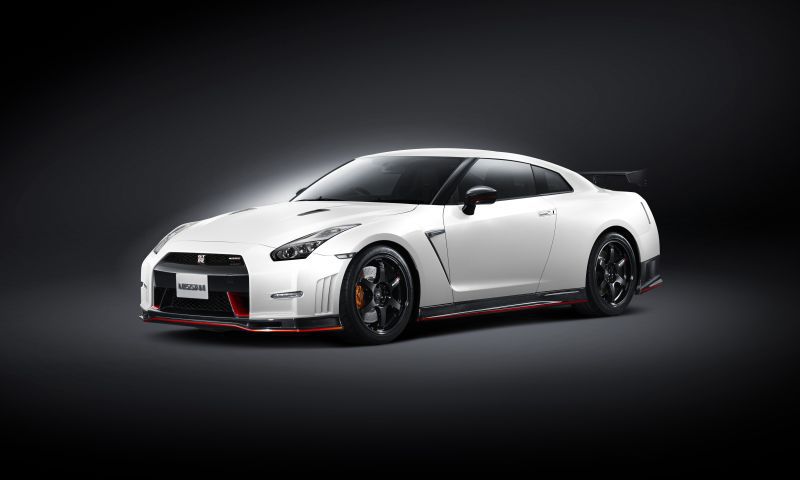 2011 Nissan GT-R (R35, facelift 2010) - Снимка 1