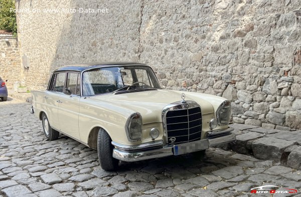 1961 Mercedes-Benz W111 Coupe - Фото 1