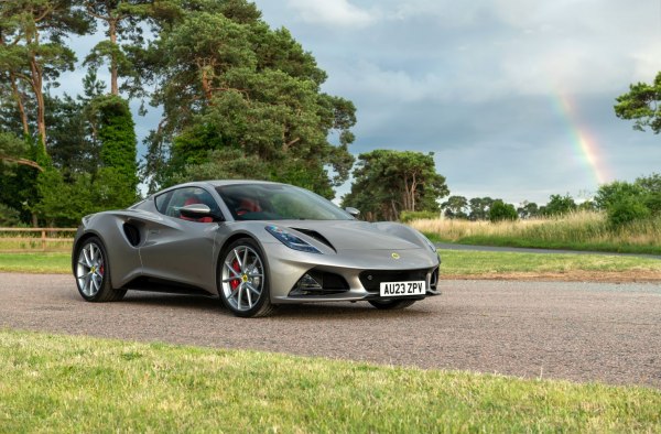 2022 Lotus Emira - Bilde 1