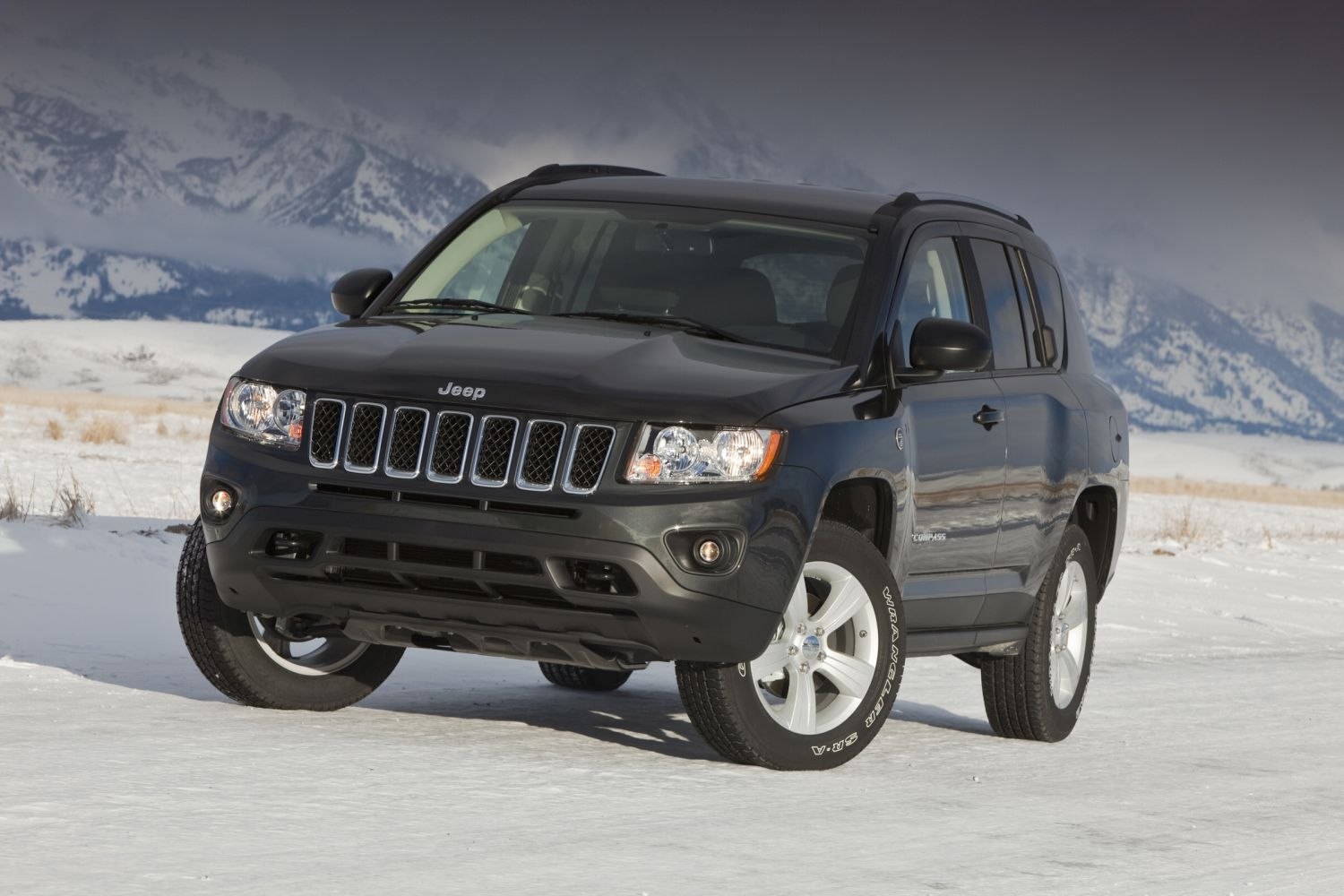 Джип компас 2013. Jeep Compass 2010. Jeep Compass 2011. Jeep Compass 2 поколение. Jeep Compass 1 поколения.