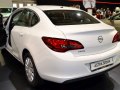 Opel Astra J Sedan - Kuva 4