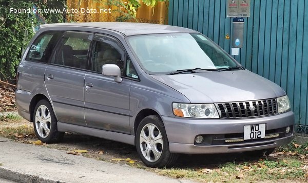 1999 Nissan Bassara - Fotoğraf 1