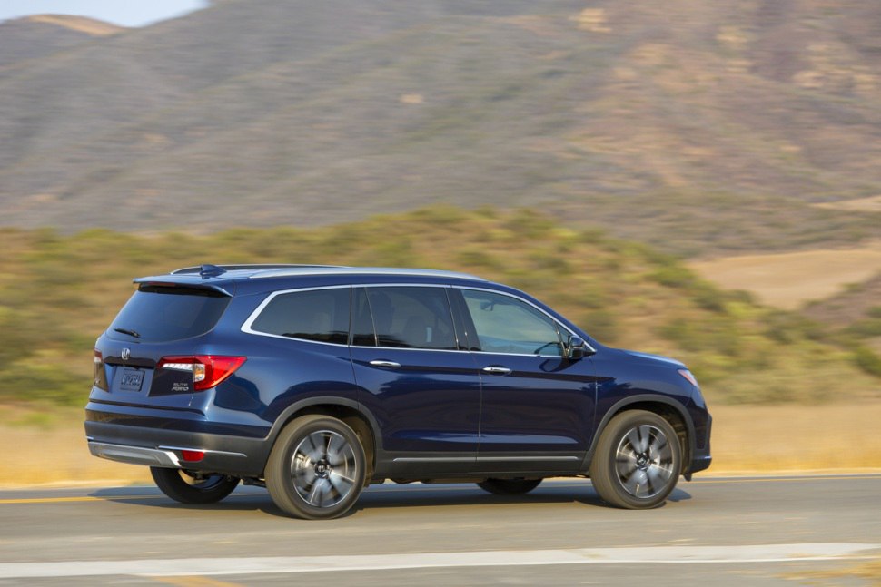 Honda Pilot - rear side view