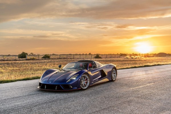 2023 Hennessey Venom F5 Roadster - Bilde 1