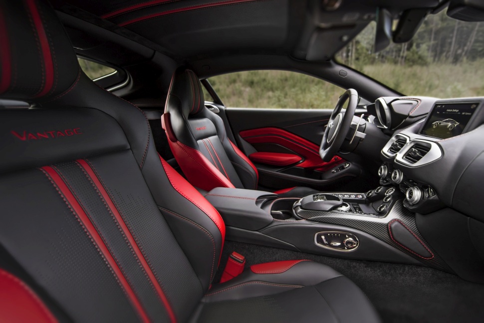 Aston Martin V8 Vantage interior