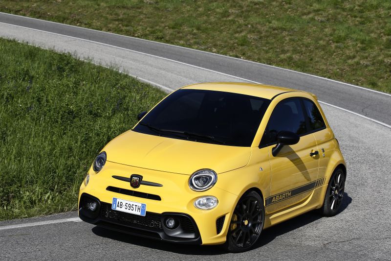 16 Abarth 595 Facelift 16 Competizione 1 4 T Jet 180 Hp Technical Specs Data Fuel Consumption Dimensions