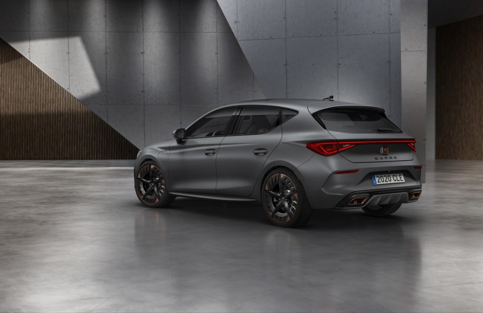 Задницата на 2020 CUPRA Leon