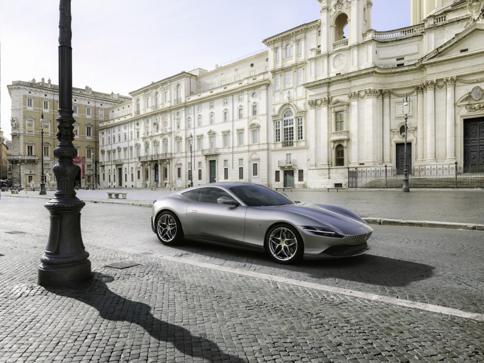 Ултра стилното Ferrari Roma 2020