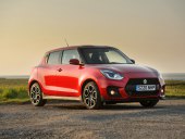 Suzuki Swift Sport 2020 Hybrid - червен, по залез слънце, паркиран