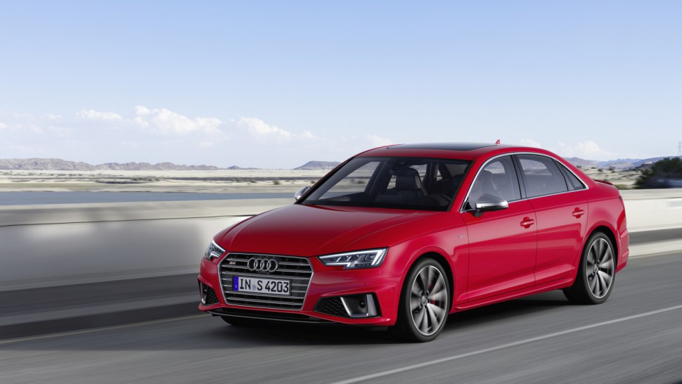 Audi S4 Sedan TDI 2019 червен преден страничен изглед