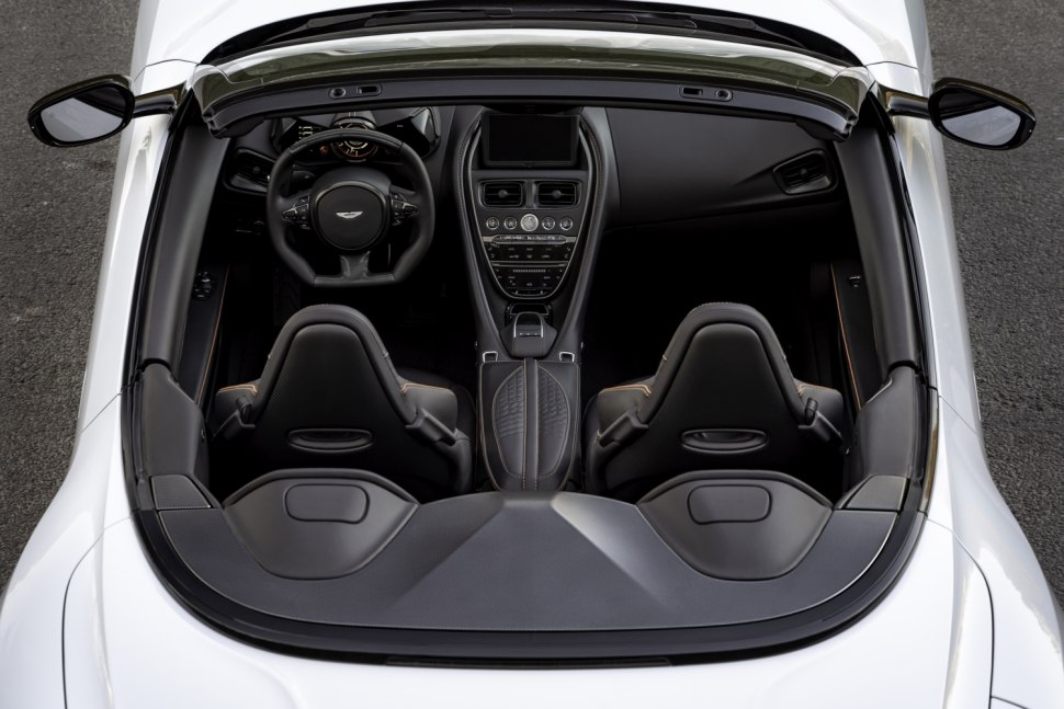2019 Aston Martin DBS Superleggera Volante кабриолет - интериор
