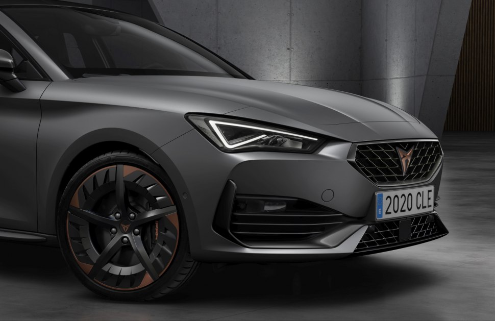 2020 CUPRA Leon - близък план отстрани