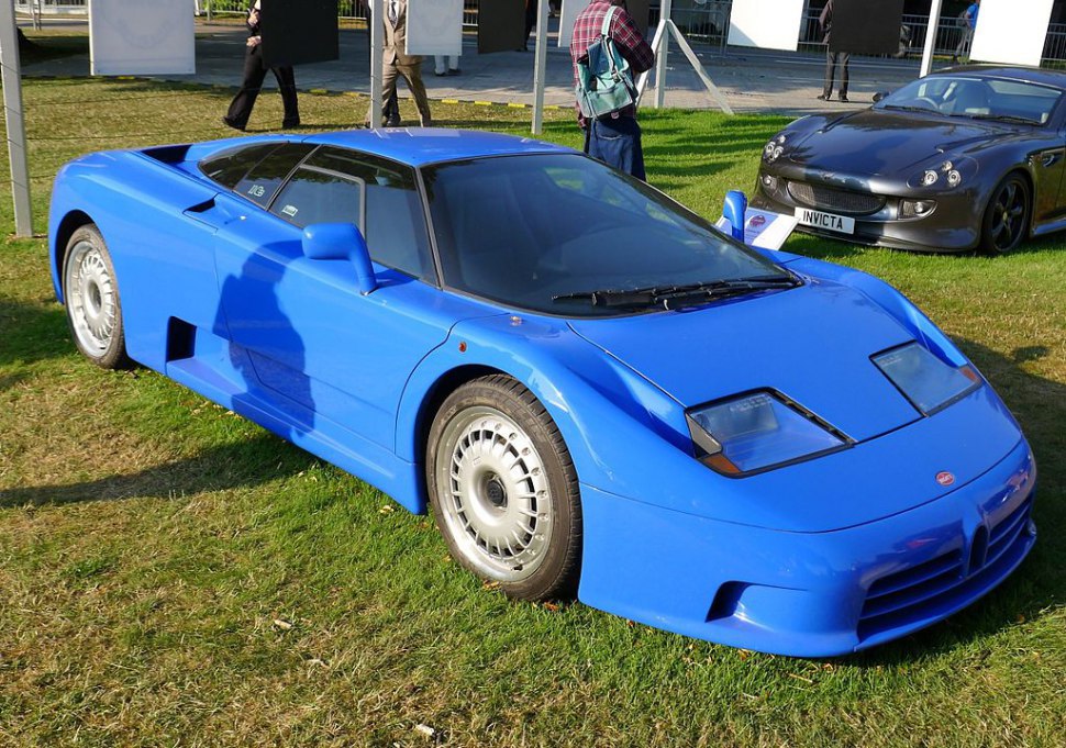 Bugatti EB 110 - син, страничен изглед