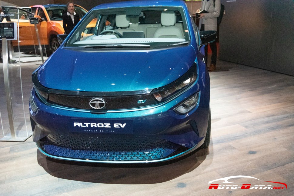 Tata Altroz 2019 front blue EV