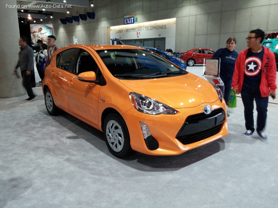 2017 Toyota Prius c - Снимка 1