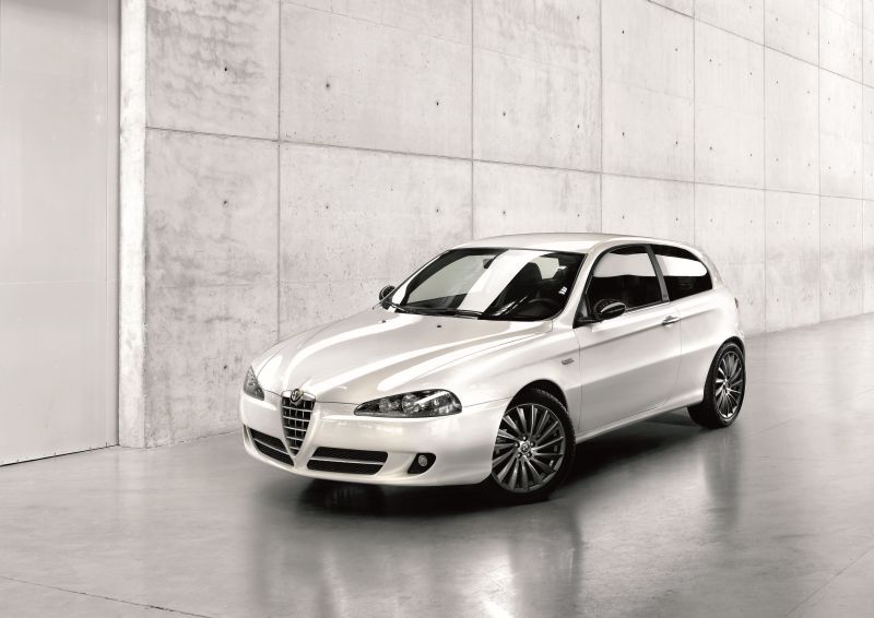 2004 Alfa Romeo 147 (facelift 2004) 3-doors - Kuva 1