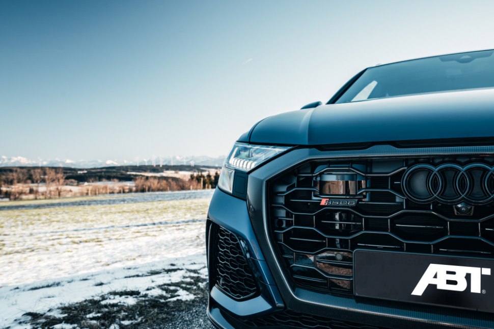 ABT RS Q8 - close look to front grille and  badge