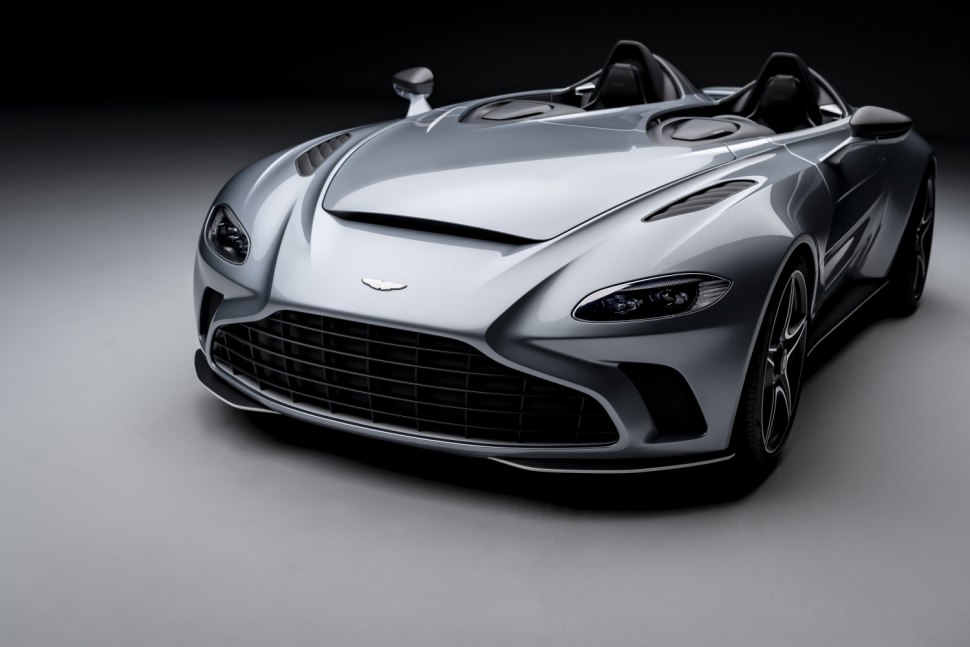 Новият Aston Martin V12 Speedster