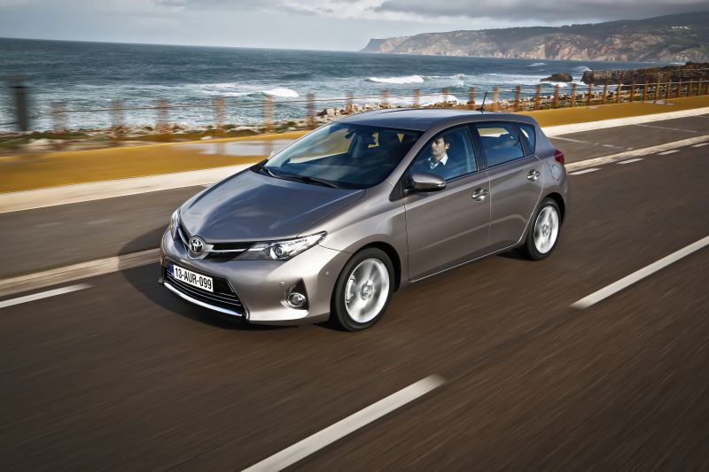 2013 Toyota Auris II - Fotoğraf 1