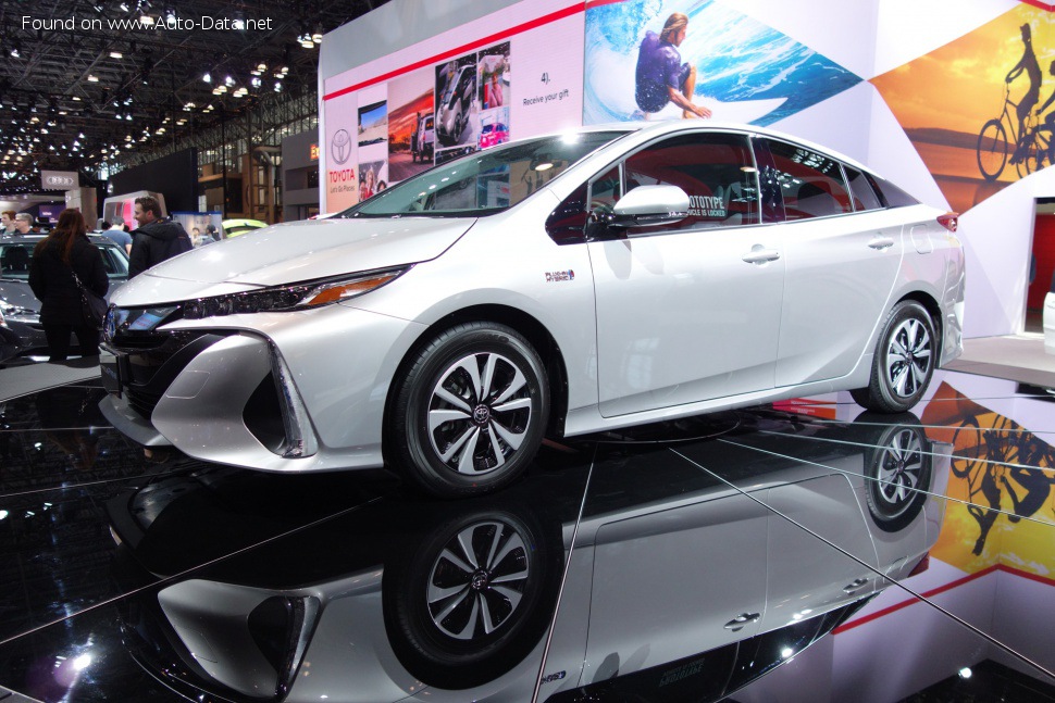 2019 Toyota Prius IV (XW50, facelift 2018) - Photo 1