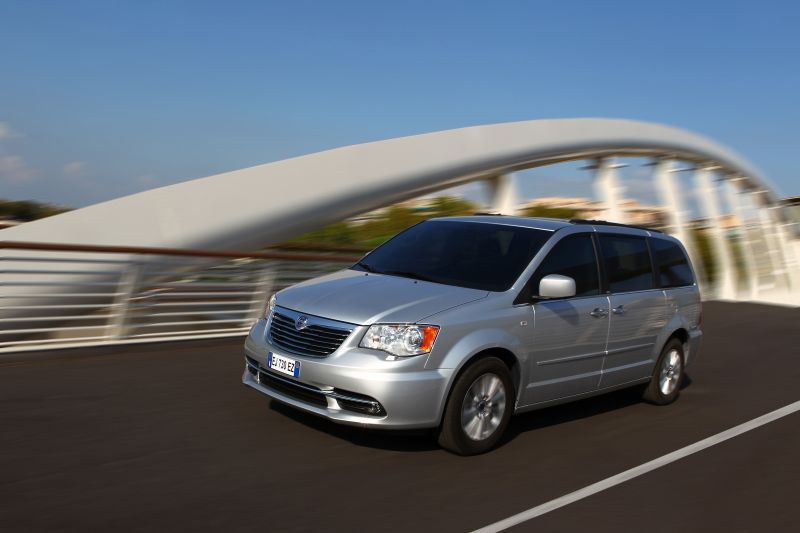 2011 Lancia Voyager - Photo 1