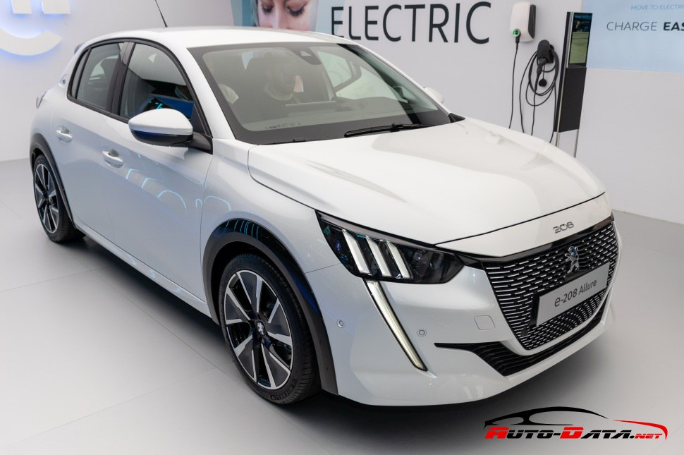 Peugeot e-208 Allure предница странично