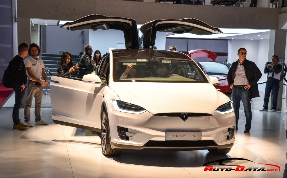 Tesla Model X електромобил