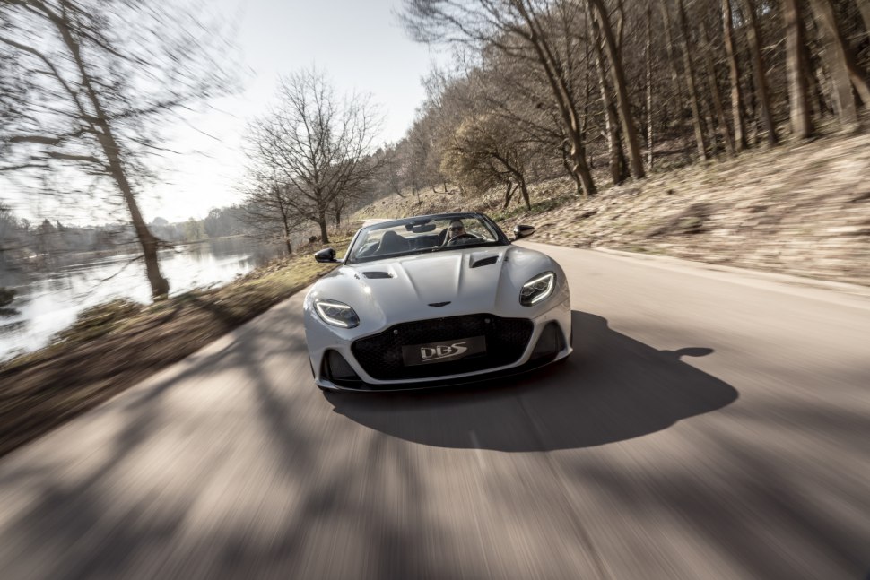 Новият 2019 Aston Martin DBS Superlegerra Volante кабриолет