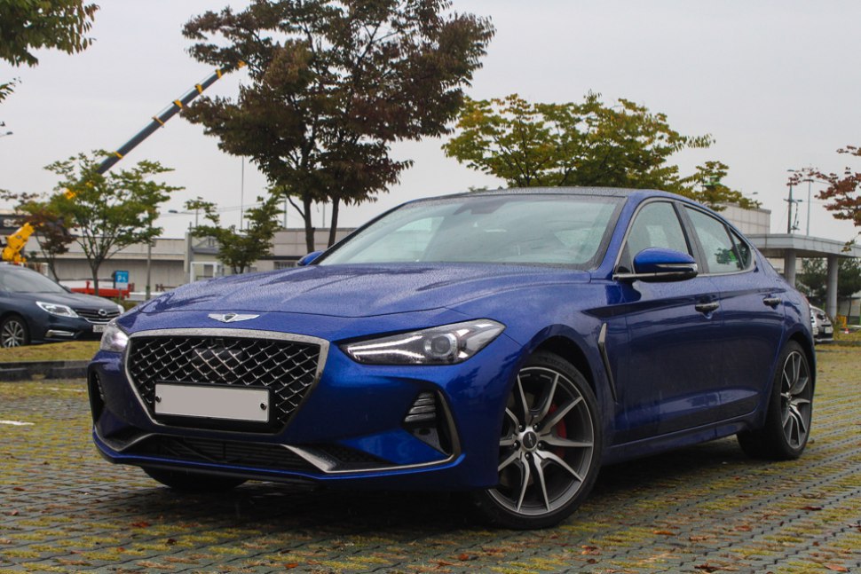 Genesis G70 - front, blue, info